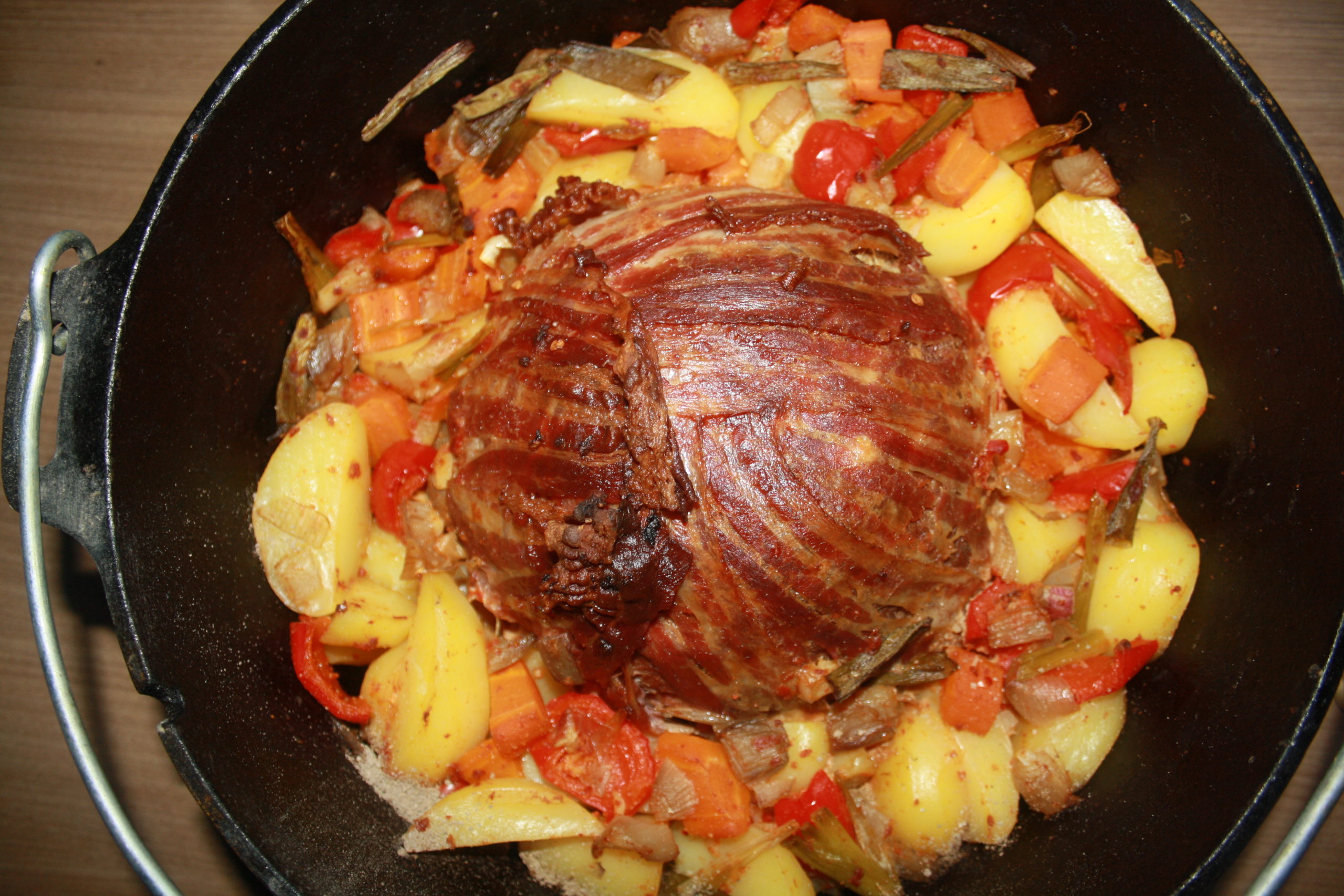 Blumenkohlbombe aus dem Dutch Oven